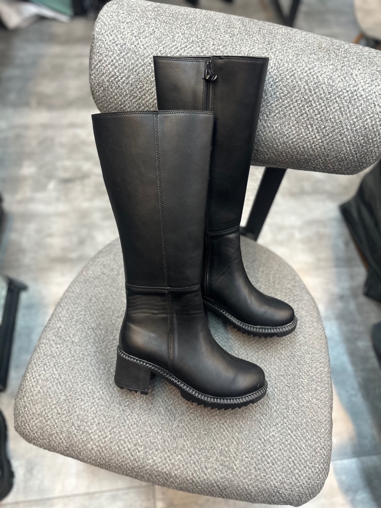 تصویر چکمه پاشنه پنج سانت 