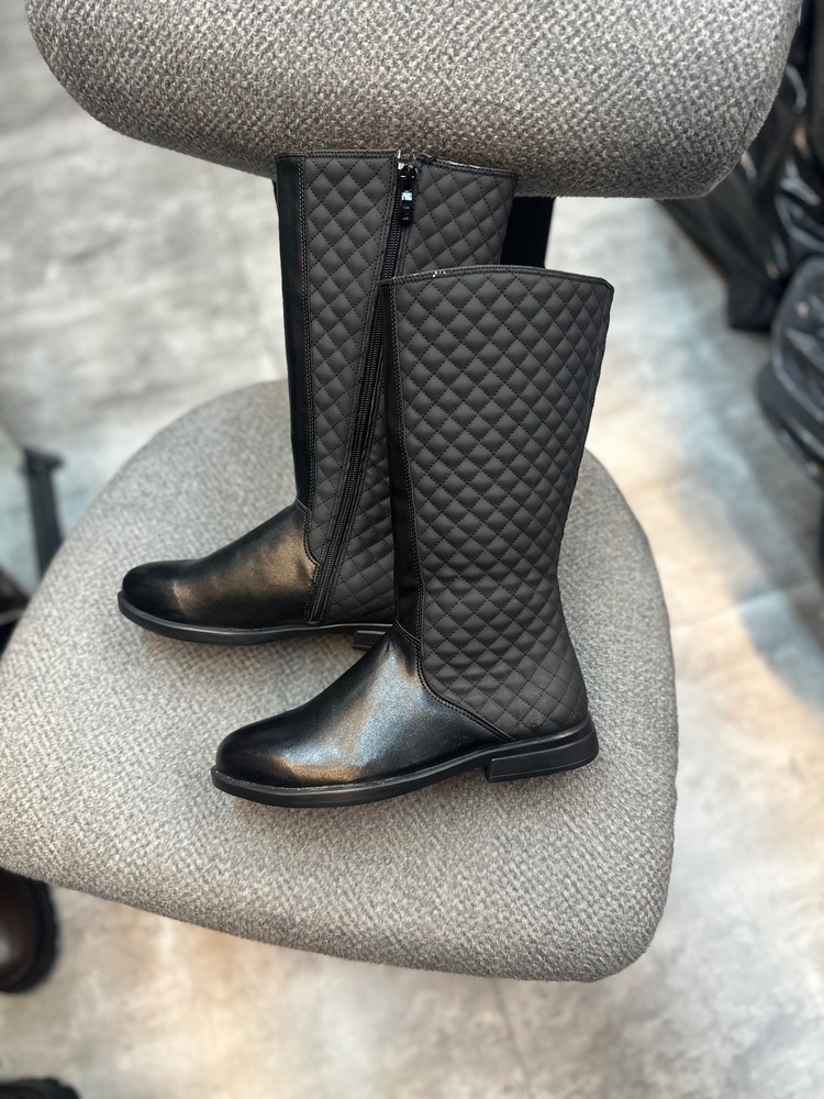 تصویر چکمه شنل 